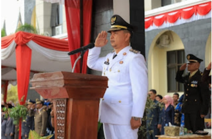 Wabup Pasaman Pimpin Upacara Penurunan Bendera